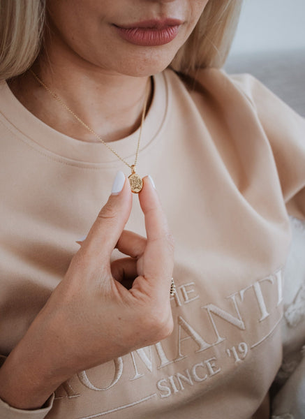Oval Customisable Crest Pendant in 9ct Yellow Gold