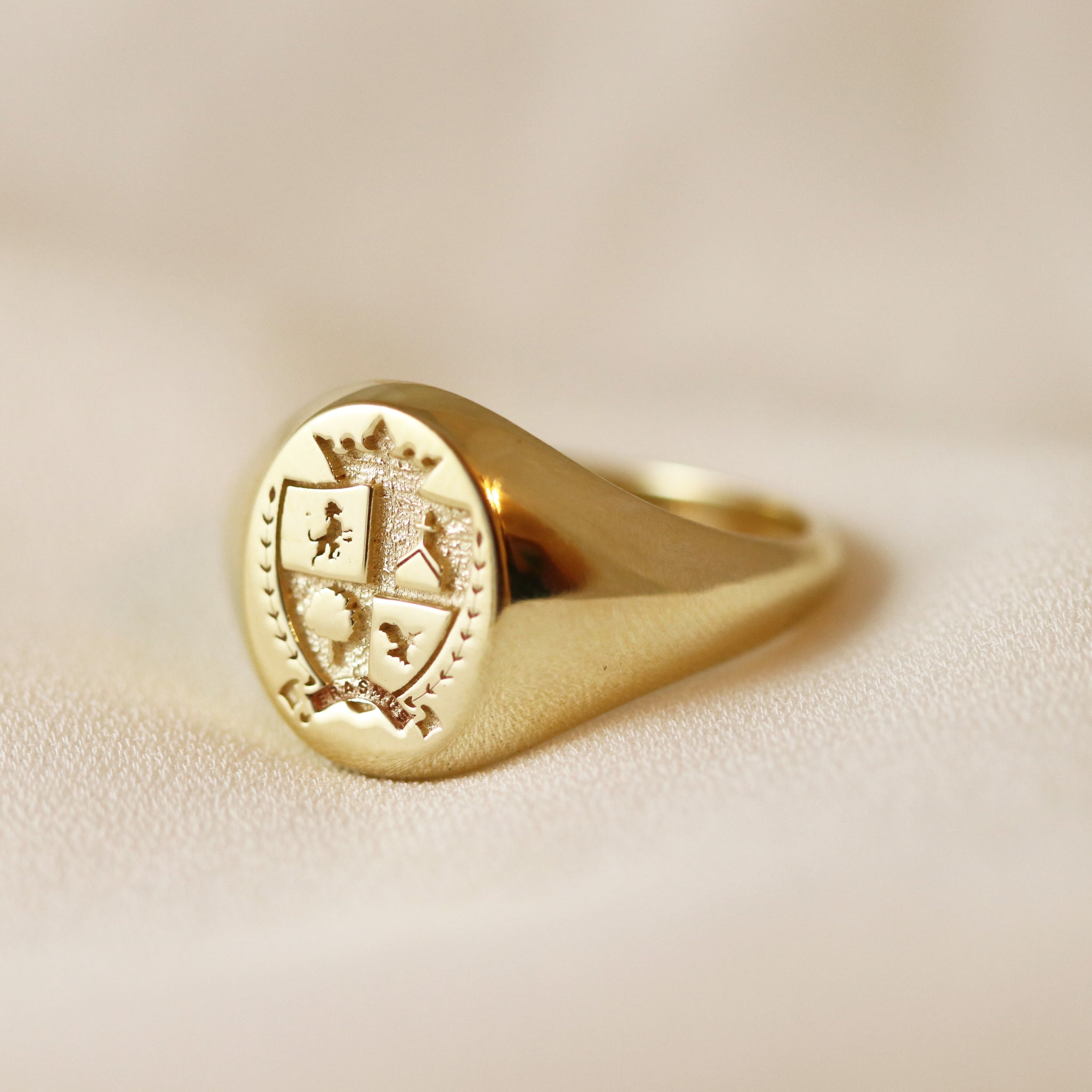The Heritage – Unisex Oval Signature Ring In 9ct Yellow Gold