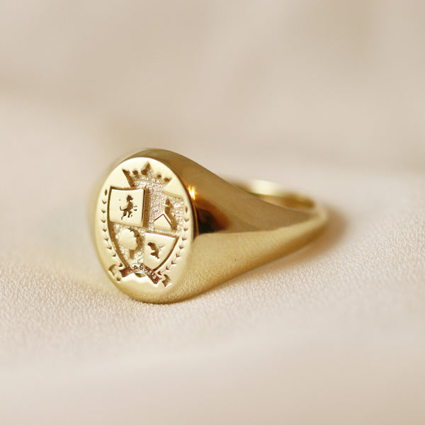 The Heritage – Unisex Oval Signature Ring In 9ct Yellow Gold