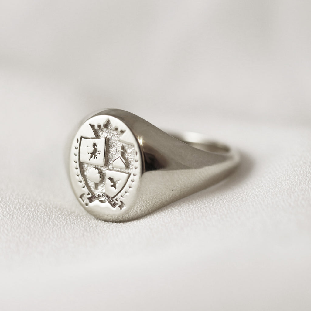 The Heritage – Unisex Oval Signature Ring In Silver