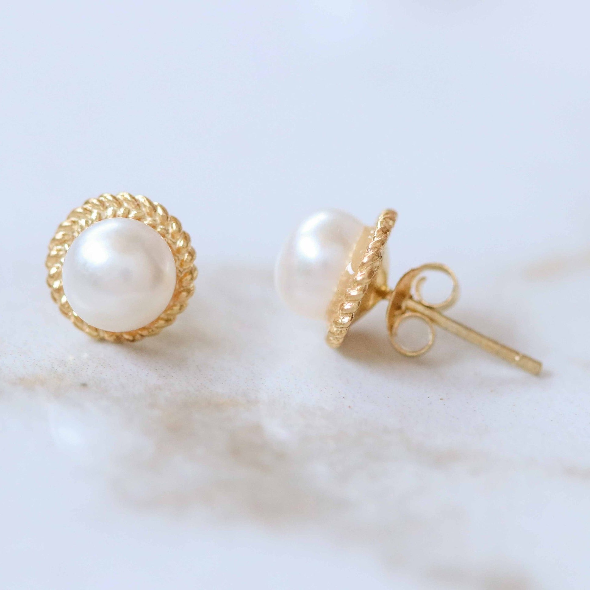 Grace Woven Pearl Studs In Gold