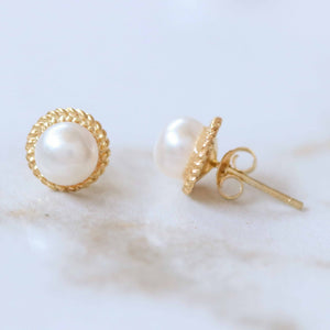 Grace Woven Pearl Studs In Gold