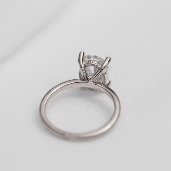 Nayeli Oval Moissanite Ring In White Gold